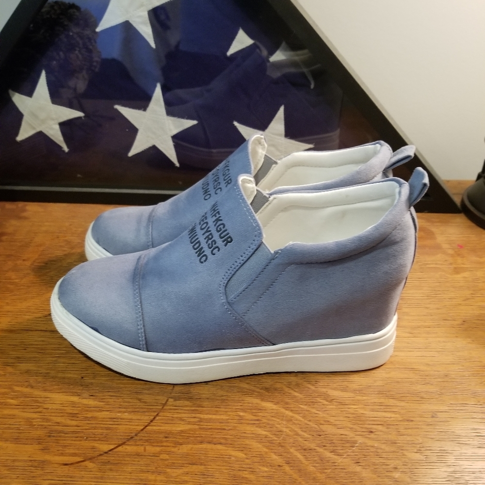 Wedge slipon